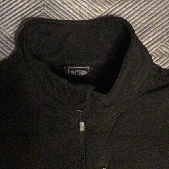 The North Face black medium jacket for women. - Picture 4 of 7